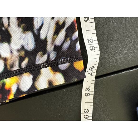 Lululemon Speed Up Tight Full-on Luxtreme in Metropolis Glow Multi size 6 - Picture 4 of 9